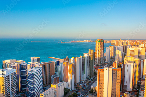 Fotografia Aerea em Fortaleza no Ceara durante por do sol Skyline 