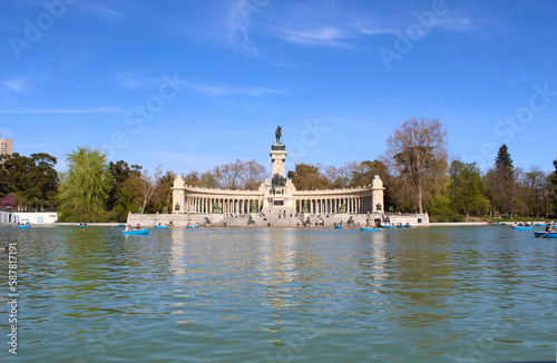 Estanque Parque del Retiro, Madrid, Spain