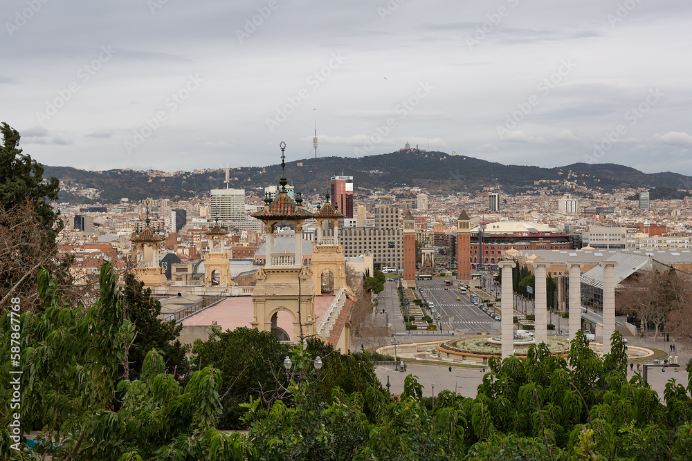 Obraz premium View of buildings and urban landscape of Barcelona