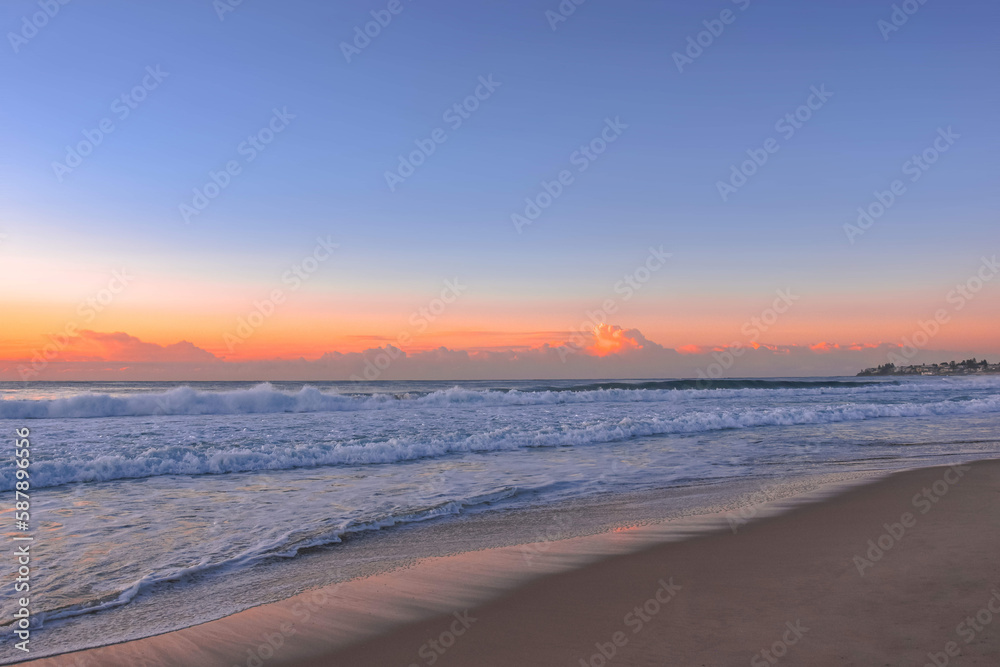 Obraz premium Sunrise on the beach
