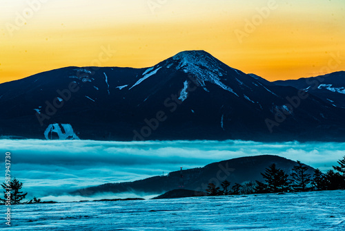 美ヶ原高原から見た蓼科山の雲海 photo