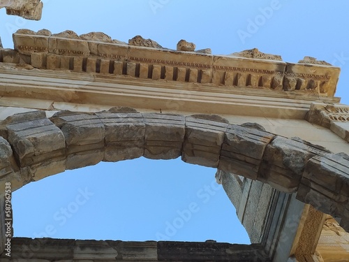 Arco eñ marmol blanco, ciudad de Efeso photo