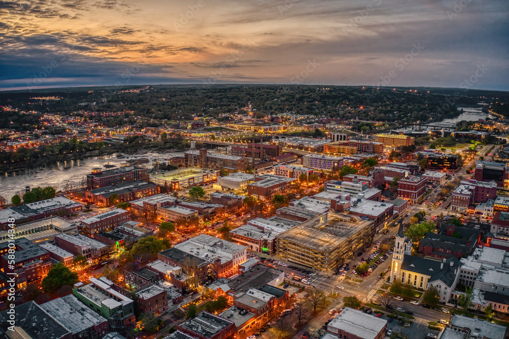 Obraz premium Aerial View of Columbus, Georgia at Dusk