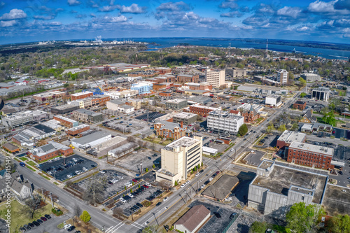 Fotografía Aerial View of Decatur, Alabama during Spring