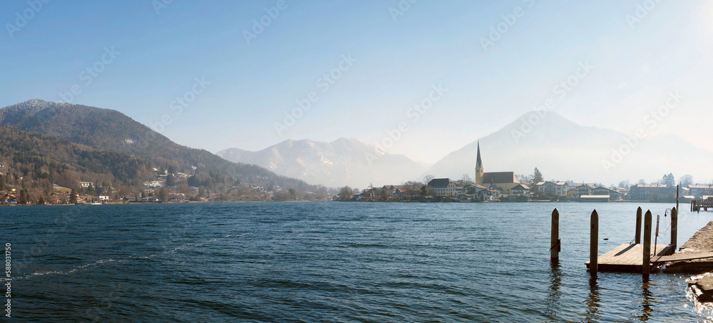Rottach-Egern in den Bayerischen Alpen am Südufer des Tegernsees
Rottach-Egern in den Bayerischen Alpen am Südufer des Tegernsees