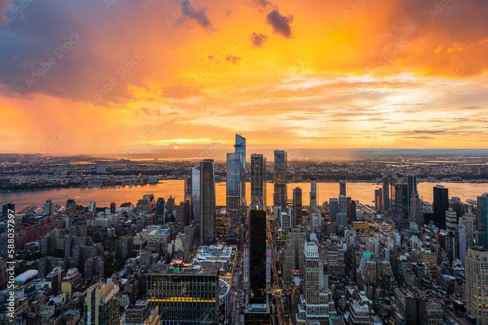 An incredibly colourful sunset during rainy storm over the Hudson Yards in New York City. - obrazy, fototapety, plakaty 