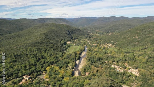 survol des Cévennes dans le sud de la France (Anduze, Occitanie)	