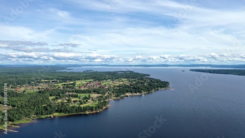 Survol du lac Siljan en Suède entre Rattvik et Mora photo