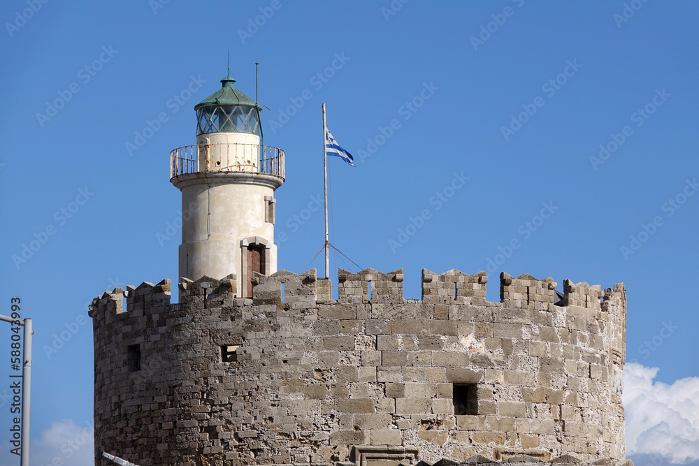 Fototapeta premium Leuchtturm im Mandraki-Hafen in Rhodos Stadt