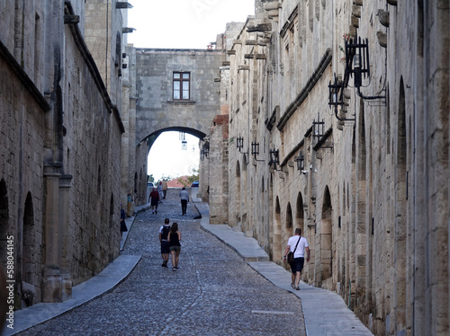 Fototapeta Naklejka Na Ścianę i Meble -  Gasse in der Altstadt von Rhodos-Stadt