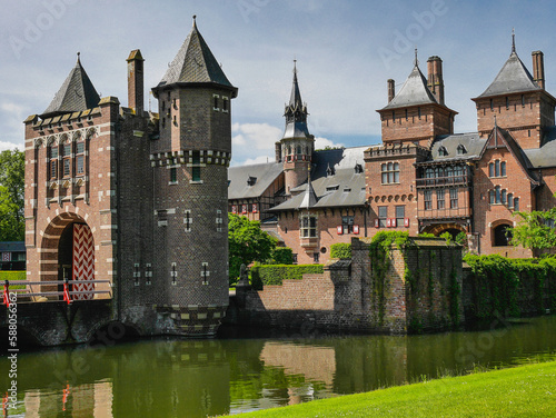 Castle de Haar in the province of Utrecht, Netherlands © hipproductions