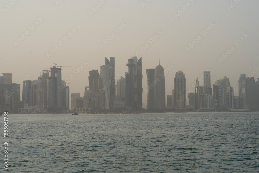Naklejka premium city skyline at sunset