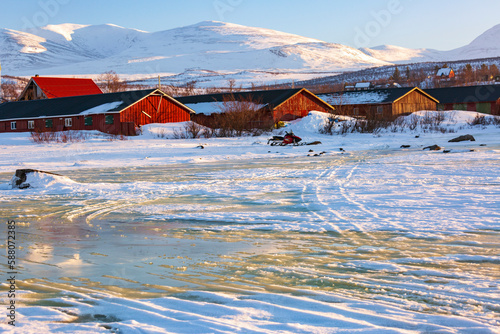 Abisko in Lapponia in Svezia. Tramonto al lago di Tornetrask ghiacciato. Sole, neve, ghiaccio, al circolo polare artico, un paesaggio del nord Europa photo