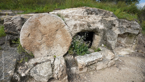 Empty Tomb 부활절 빈 무덤 