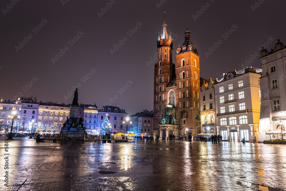 Bazylika Mariacki przy rynku głównym w Krakowie / St. Mary's Basilica at the main square in Krakow