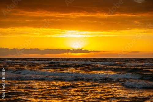 Fototapeta Naklejka Na Ścianę i Meble -  Zachód słońca nad Morzem Bałtyckim  w Rogowie / Sunset over the Baltic Sea in Rogowo