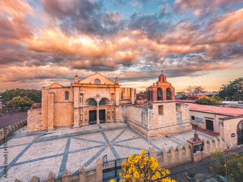 Fotografia Atardecer en la Catedral Primada de America, Zona Colonial, Santo Domingo, República Dominicana