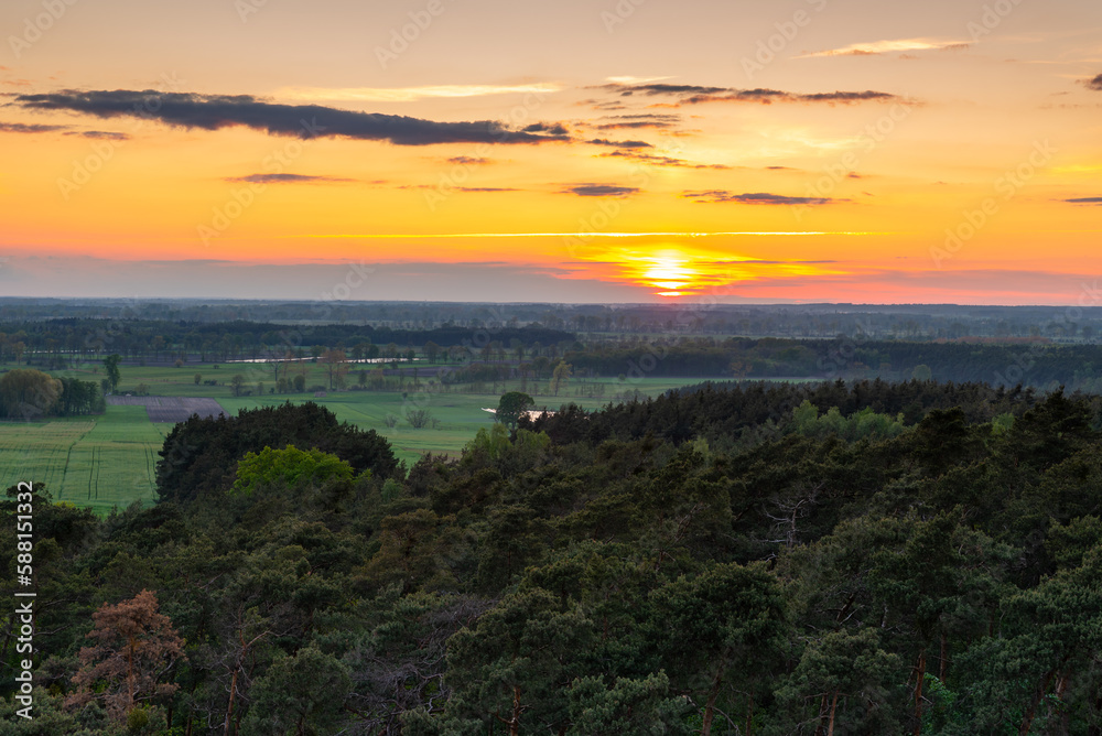 Zachód słońca nad Wielkopolską z wieży widokowej w Siekowie / Sunset over Wielkopolska from the observation tower in Siekowo