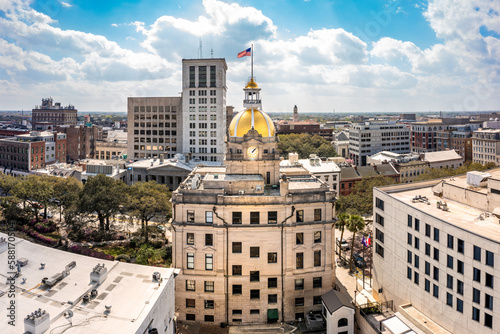 Obraz na płótnie Aerial view of Savannah, Georgia city hall. Savannah is the oldest city in the U.S. state of Georgia and is the county seat of Chatham County. w salonie