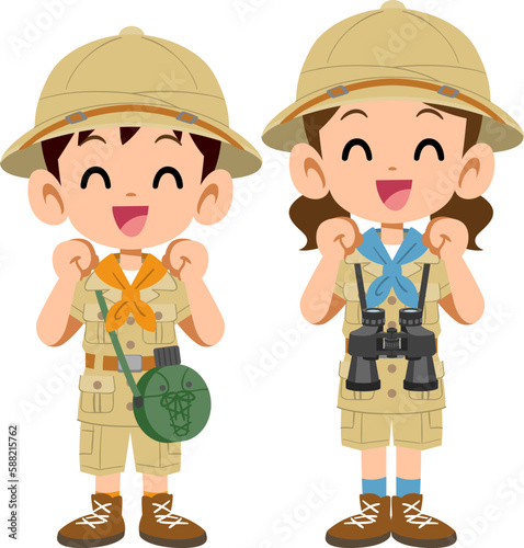 探検隊の服を着た男の子と女の子
