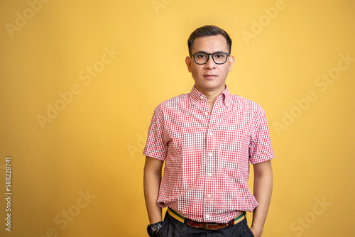 Man with eyeglasses and a shirt standing © Leo Lintang