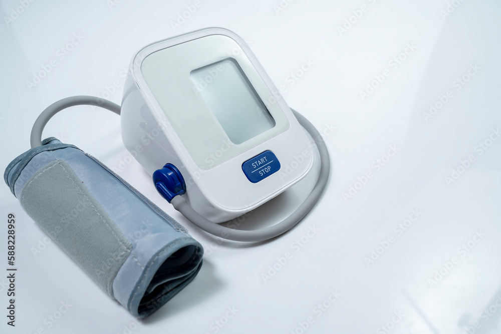 Digital monitor for measuring blood pressure Digital monitor for measuring blood pressure