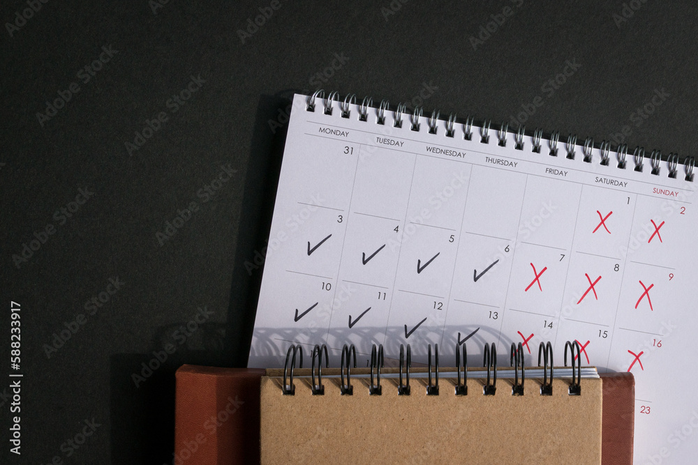 Calendar with ticks and crosses, depicting four day work week concept. Top view. Copy space. - obrazy, fototapety, plakaty 