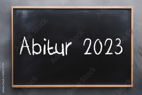 Schultafel mit Abitur 2023