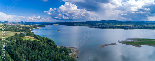 Fototapeta Naklejka Na Ścianę i Meble -  Jezioro Czorsztyńskie z lotu ptaka