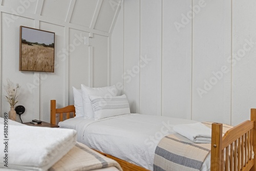 Billede på lærred Small beds in a white bedroom next to each other
