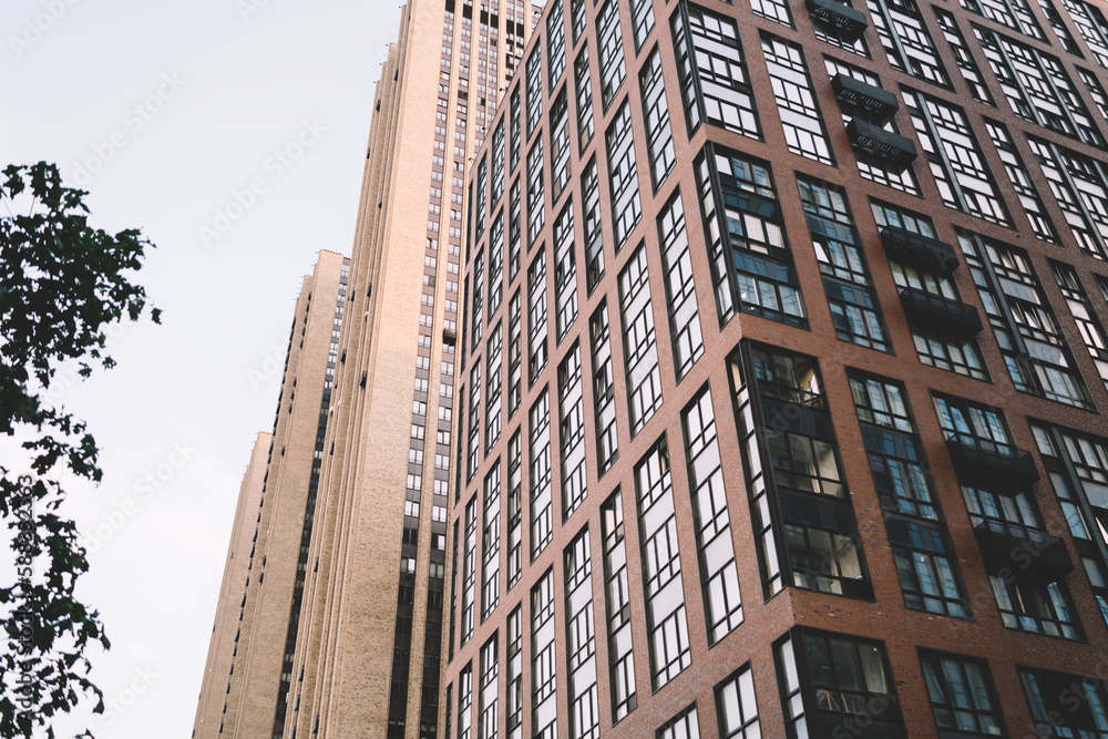Fototapeta premium Modern skyscrapers under cloudy sky in city