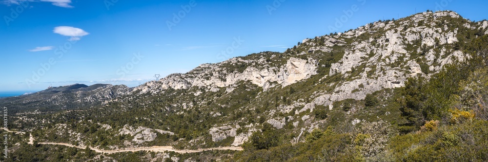 the Etoile chain, mountain separating Marseille from Aix-en-Provence