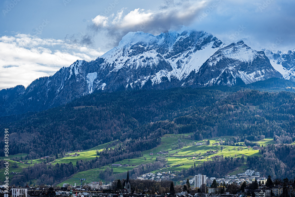 Berg Pilatus  mit Wolken, Luzern, Schweiz