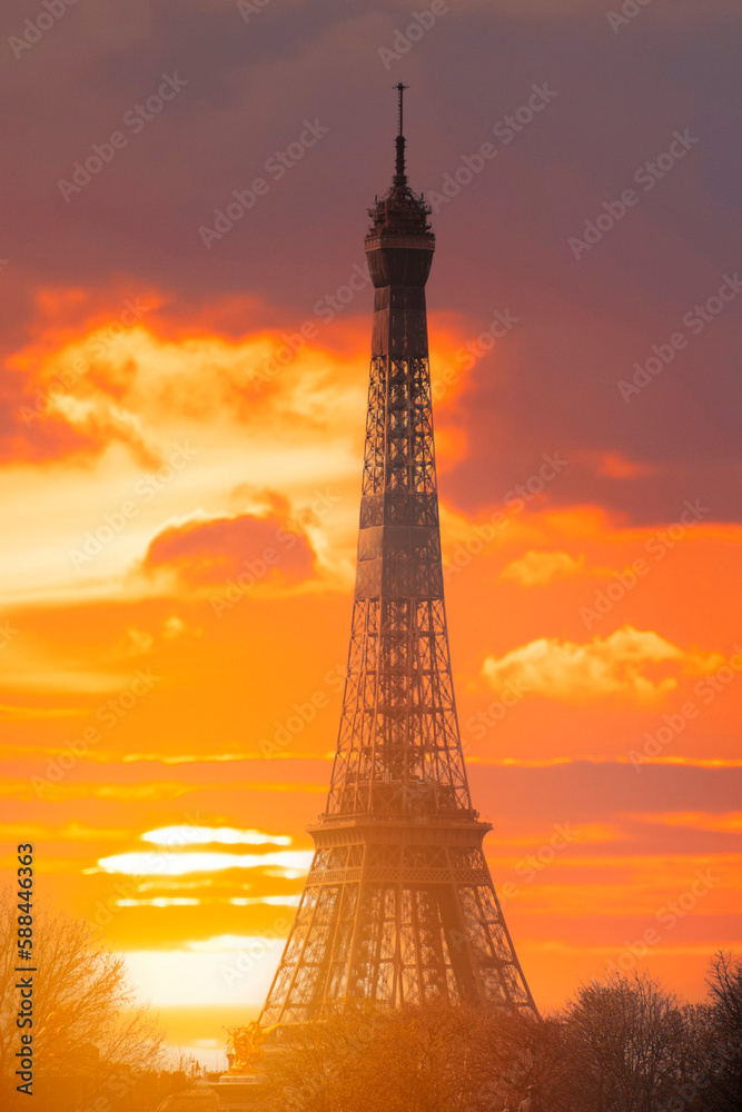 eiffel tower sunset