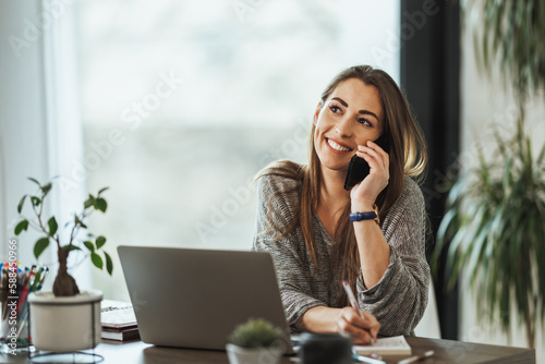 Foto Woman Working From Home