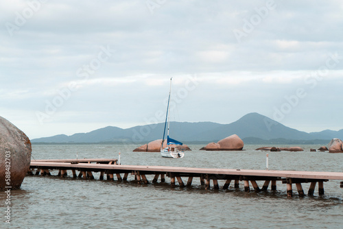 Praia de Coqueiros, Florianópolis, Santa Catarina, Brasil, pedras mar natureza paisagem praia linda nublado barcos pedras pescadores photo