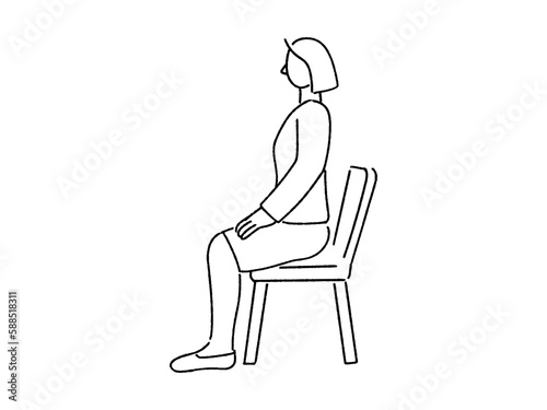 椅子に座る女性