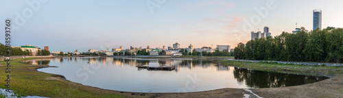 Sunset on a pond in the center of the city. Yekaterinburg, Russia © Dmitrii Potashkin