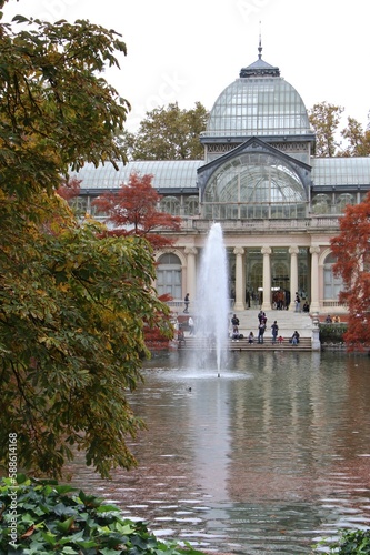 El Palacio de Cristal en el hermoso parque El Retiro en Madrid España