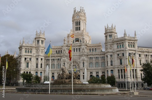 El Palacio de Comunicaciones en Madrid España en una tarde nublada