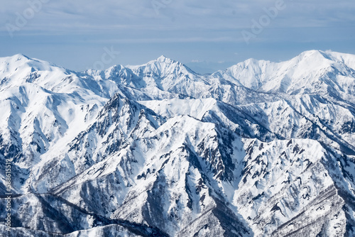 朝の冬山