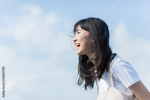 叫ぶ女の子