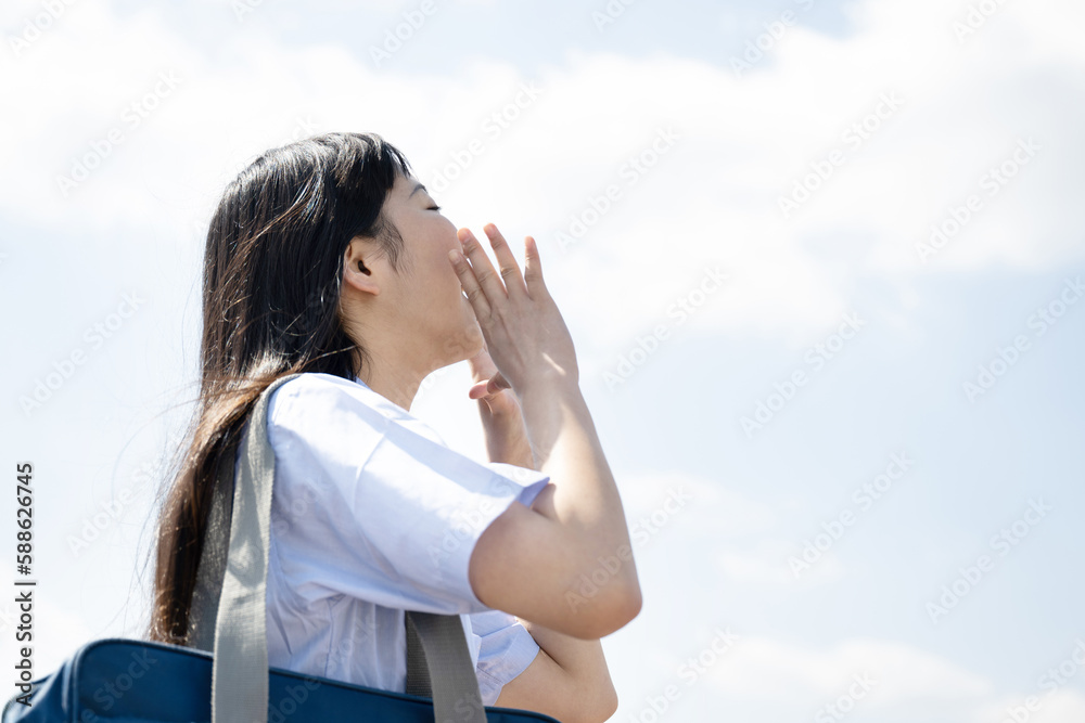 Image of high school girls and girls cheering and cheering for the students Shouting Ganbare, ganbare (go for it), students preparing for exams Image of high school girls and girls cheering and cheering for the students Shouting Ganbare, ganbare (go for it), students preparing for exams