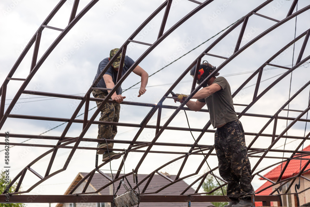 The worker installs the metal on the canopy.