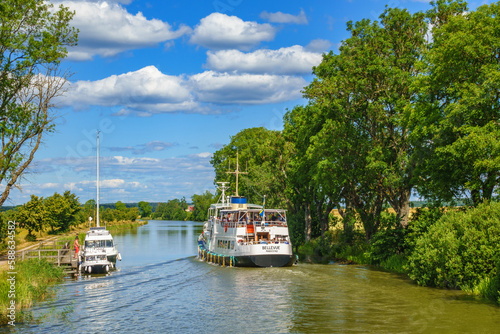 Quadro su tela Beautiful view on Gota canal in Sweden with boats and holiday makers