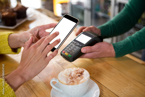 Valokuva Barista accepting payment through smart phone