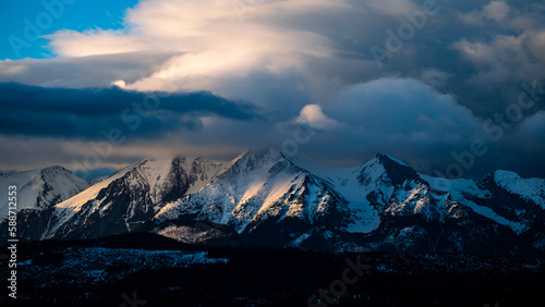 Fototapeta Naklejka Na Ścianę i Meble -  Sunrise over the Tatra Mountains from the village of Łapszanka.