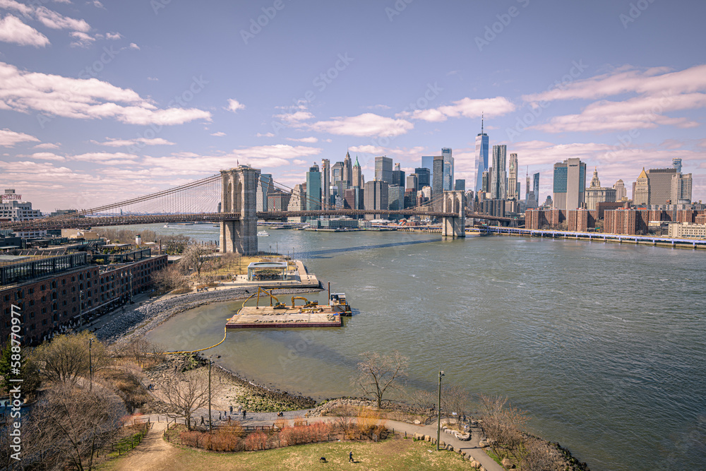 Fototapeta premium Manhattan and Brooklyn Bridge