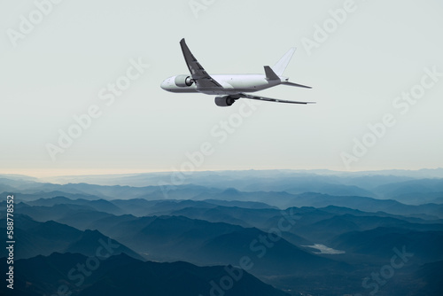 Berglandschaft mit Flugzeug 