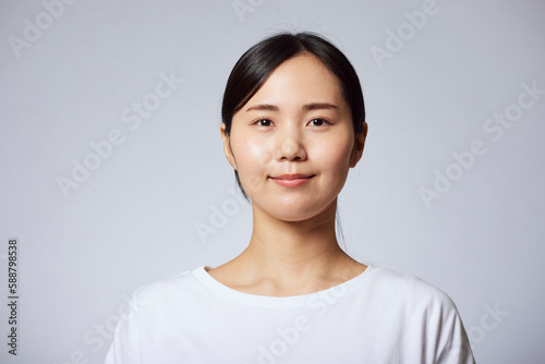 若い日本人女性の美容イメージ